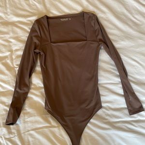 Mauve square neck Abercrombie (soft AF) size M bodysuit